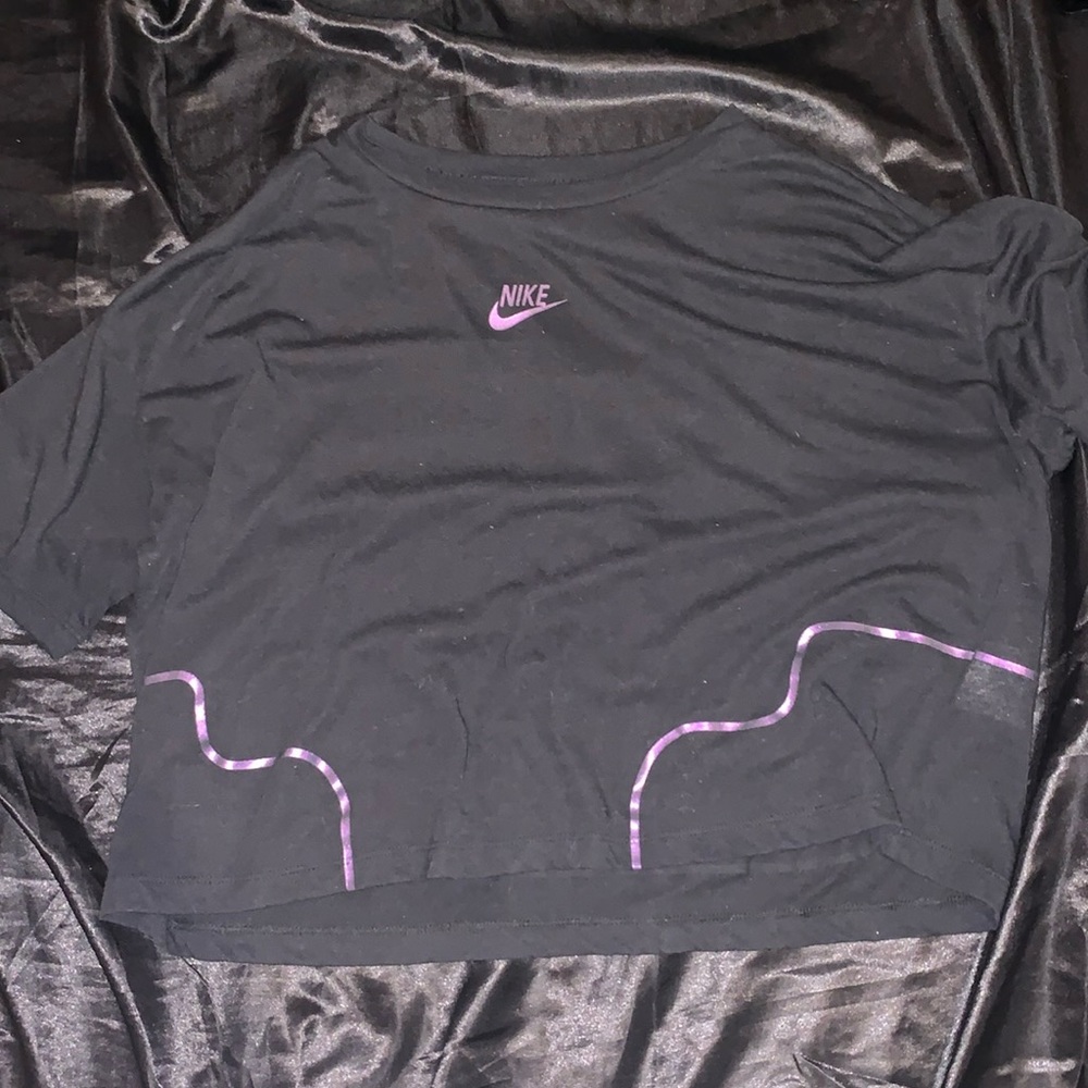 nike cropped tee